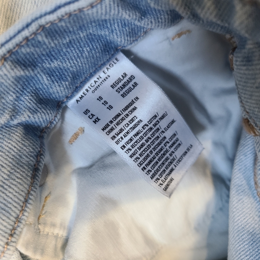 American Eagle Curvy Mom Jean Light Blue Denim Jeans 10 - Picture 8 of 16
